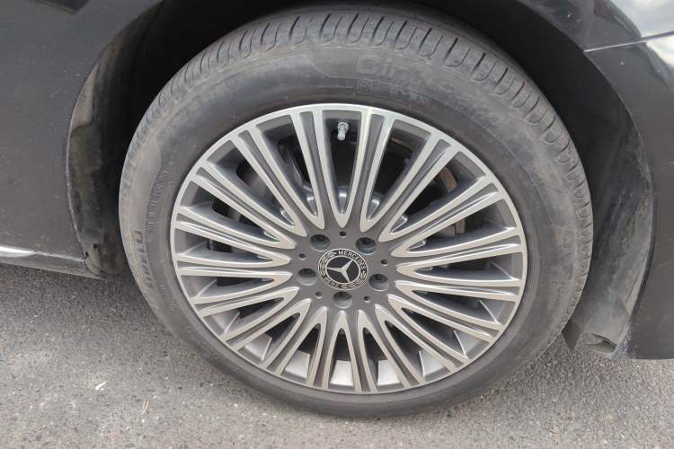 Used Mercedes-Benz E-Class 2023 Updated E 300 L Luxury Edition Right Front Wheel Hub