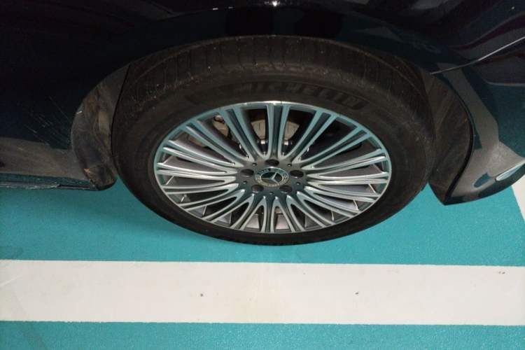 Used Mercedes-Benz E-Class 2023 E 300 L Luxury Model Right Front Wheel Hub