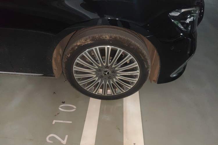 Used Mercedes-Benz E-Class 2023 Updated E 300 L Fashion Edition Right Front Wheel Hub