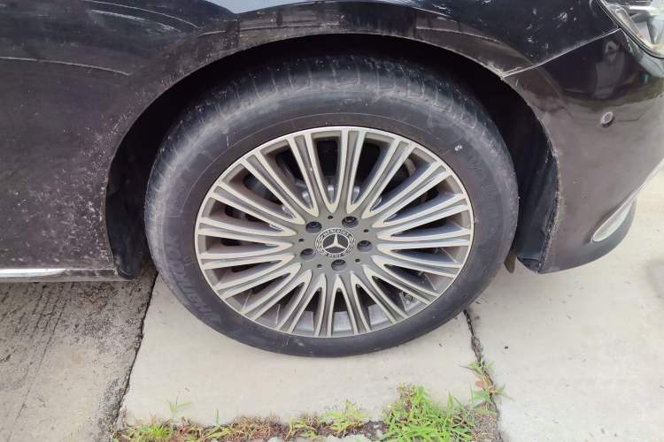 Used Mercedes-Benz E-Class 2023 Updated E 300 L Fashion Edition Right Front Wheel Hub