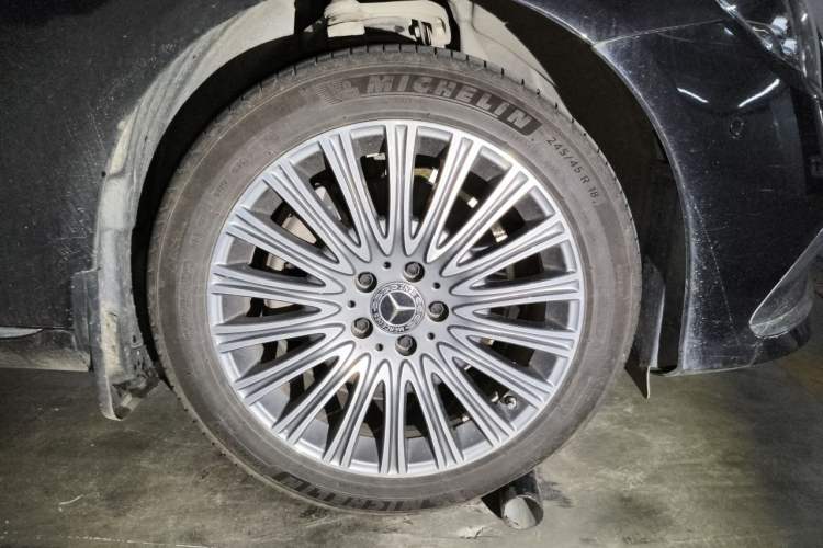 Used Mercedes-Benz E-Class 2023 Updated E 300 L Fashion Edition Right Front Wheel Hub