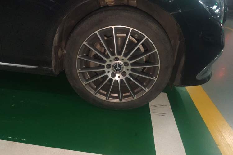 Used Mercedes-Benz E-Class 2023 E 260 L Right Front Wheel Hub