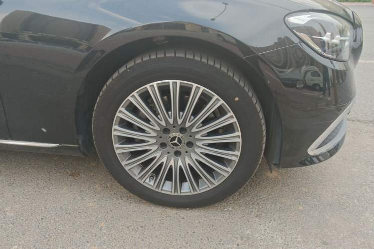 Used Mercedes-Benz E-Class 2023 E 300 L Luxury Model Right Front Wheel Hub