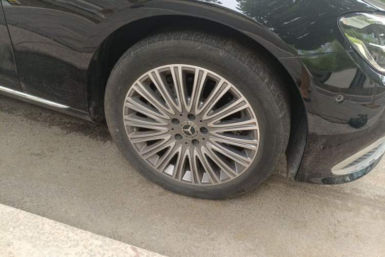 Used Mercedes-Benz E-Class 2023 Updated E 300 L Luxury Edition Right Front Wheel Hub