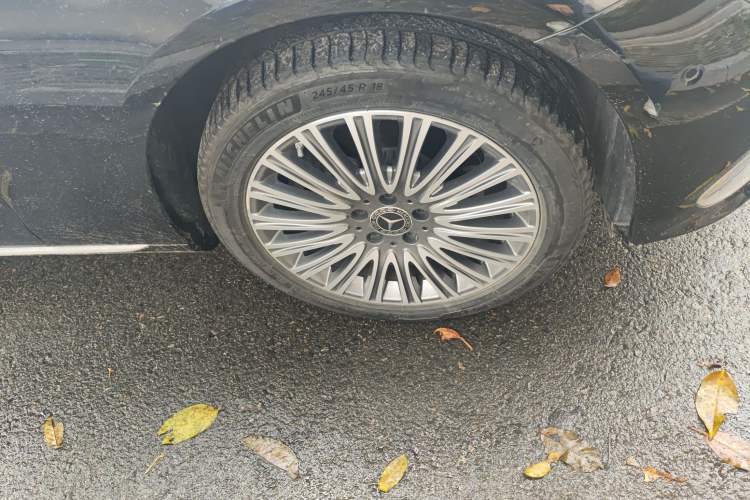 Used Mercedes-Benz E-Class 2023 E 300 L Luxury Model Right Front Wheel Hub