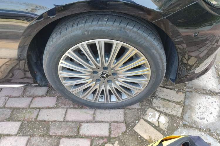 Used Mercedes-Benz E-Class 2023 E 300 L Luxury Model Right Front Wheel Hub