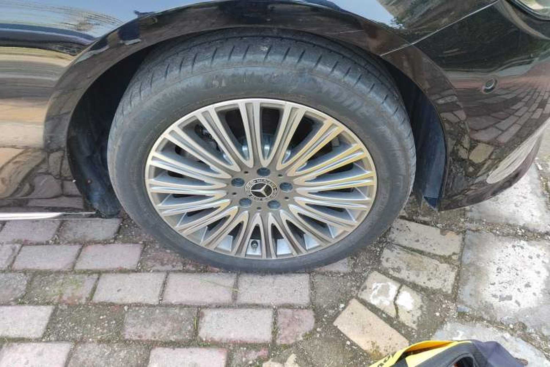 Used Mercedes-Benz E-Class 2023 E 300 L Luxury Model Right Front Wheel Hub