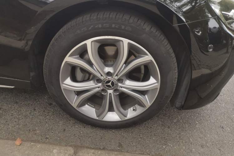 Used Mercedes-Benz E-Class 2023 Restyled E 300 L Sport Luxury Edition Right Front Wheel Hub