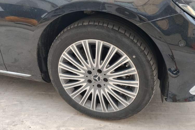 Used Mercedes-Benz E-Class 2023 Updated E 300 L Luxury Edition Right Front Wheel Hub