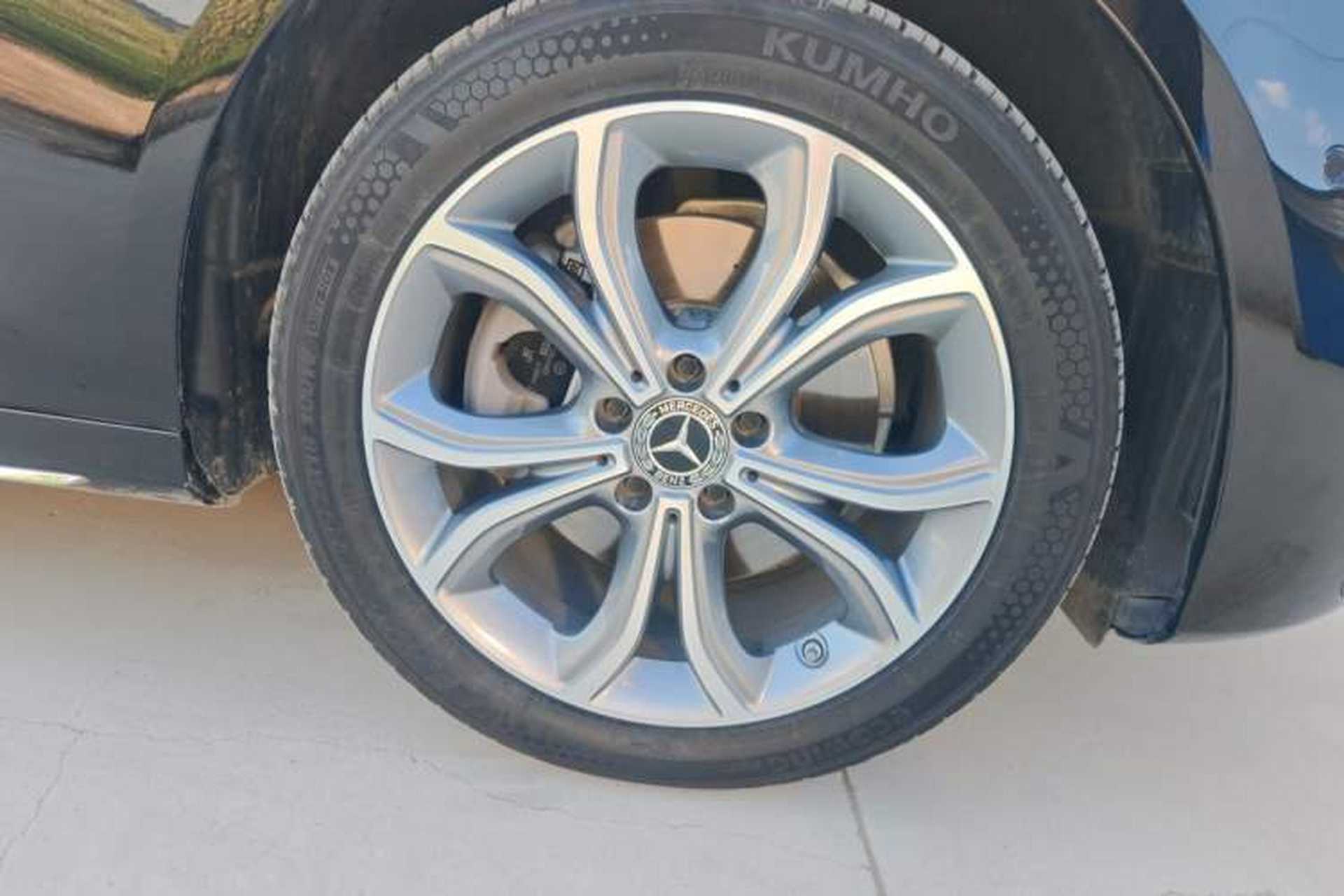 Used Mercedes-Benz E-Class 2023 Restyled E 300 L Sport Luxury Edition Right Front Wheel Hub