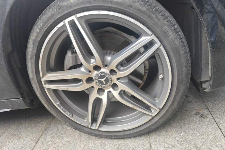 Used Mercedes-Benz E-Class 2023 E 300 L Sport Luxury Edition Right Front Wheel Hub