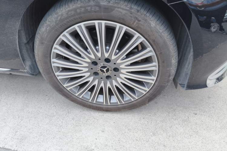 Used Mercedes-Benz E-Class 2023 Updated E 300 L Luxury Edition Right Front Wheel Hub