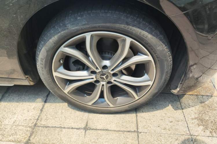 Used Mercedes-Benz E-Class 2023 E 300 L Sporty and Stylish Model Right Front Wheel Hub