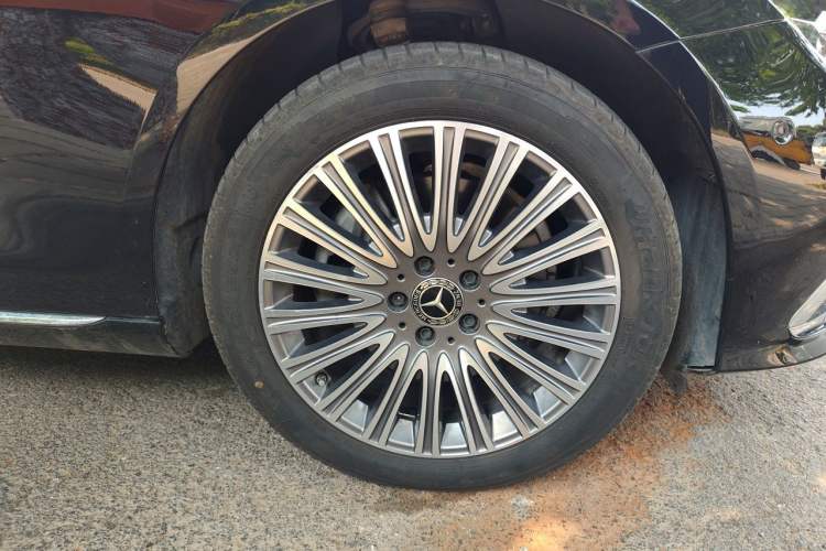 Used Mercedes-Benz E-Class 2023 Updated E 300 L Fashion Edition Right Front Wheel Hub