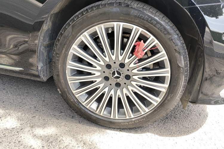 Used Mercedes-Benz E-Class 2023 E 300 L Stylish Model Right Front Wheel Hub