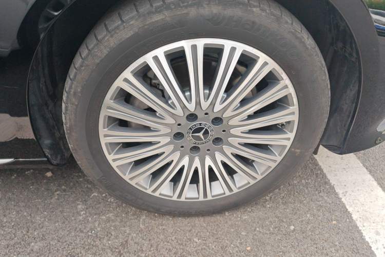 Used Mercedes-Benz E-Class 2023 Updated E 300 L Luxury Edition Right Front Wheel Hub