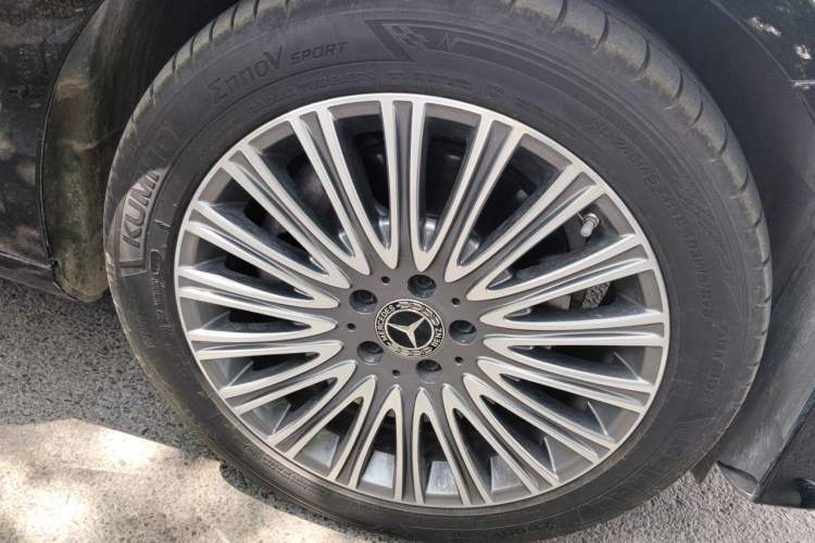 Used Mercedes-Benz E-Class 2023 E 300 L Stylish Model Right Front Wheel Hub
