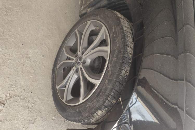 Used Mercedes-Benz E-Class 2023 E 300 L Sporty and Stylish Model Right Front Wheel Hub