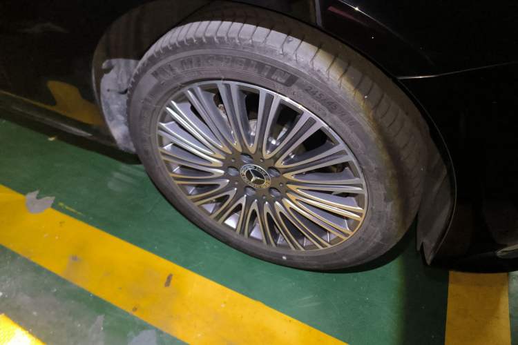 Used Mercedes-Benz E-Class 2023 E 300 L Stylish Model Right Front Wheel Hub