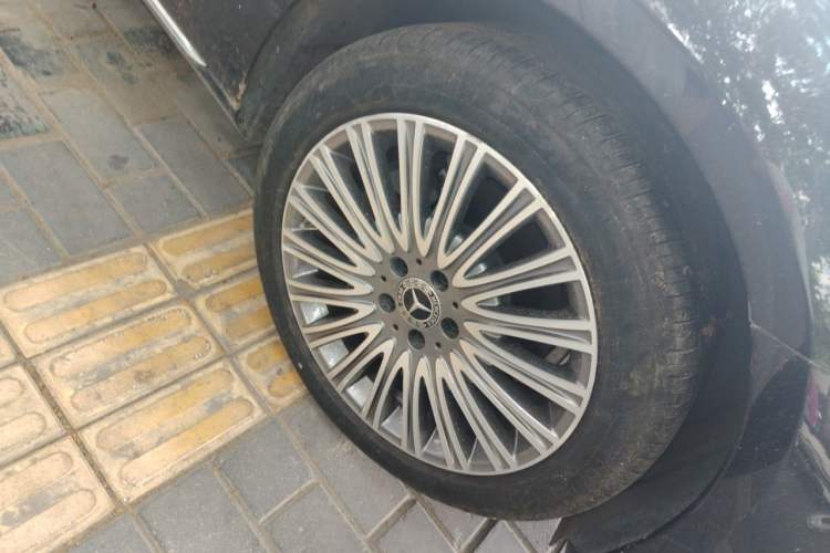 Used Mercedes-Benz E-Class 2023 Updated E 300 L Luxury Edition Right Front Wheel Hub