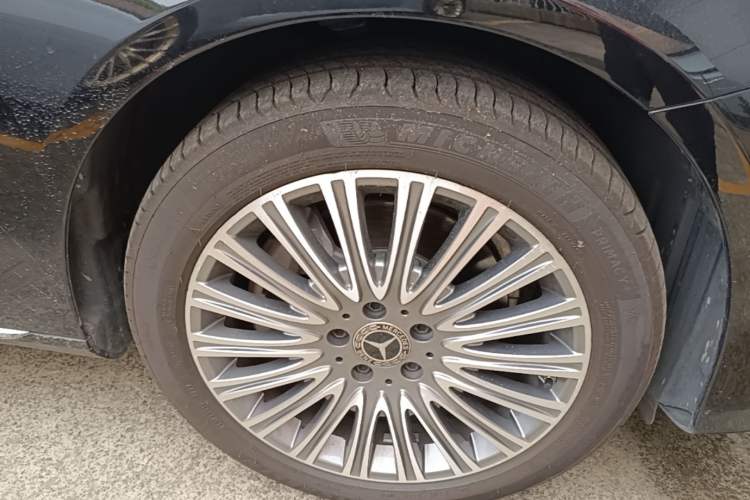 Used Mercedes-Benz E-Class 2023 E 300 L Luxury Model Right Front Wheel Hub