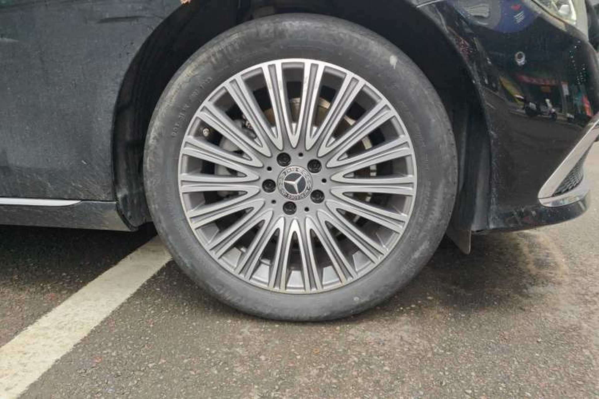Used Mercedes-Benz E-Class 2023 E 300 L Stylish Model Right Front Wheel Hub