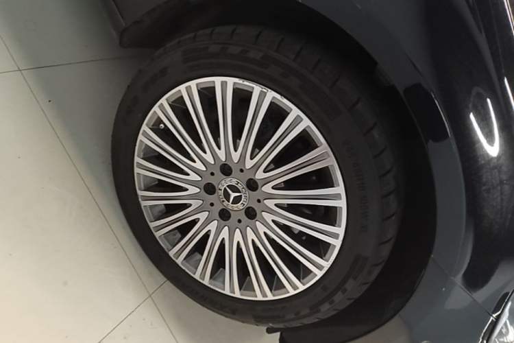Used Mercedes-Benz E-Class 2023 E 300 L Stylish Model Right Front Wheel Hub