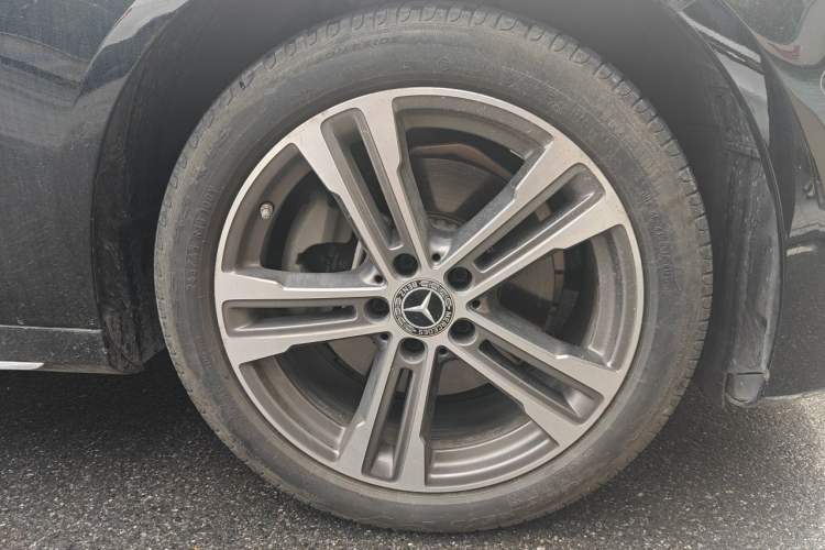 Used Mercedes-Benz E-Class 2023 E 260 L Sport Edition Right Front Wheel Hub