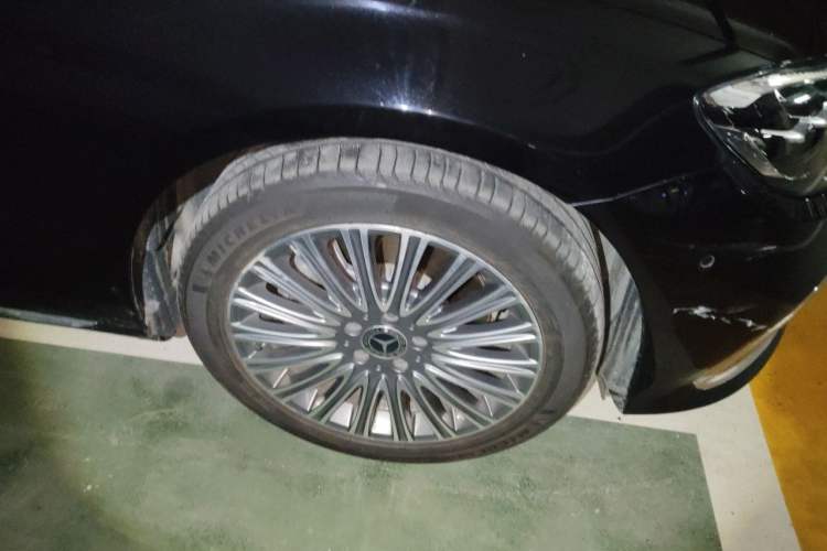 Used Mercedes-Benz E-Class 2023 Updated E 300 L Luxury Edition Right Front Wheel Hub