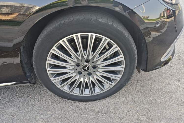 Used Mercedes-Benz E-Class 2023 Updated E 300 L Fashion Edition Right Front Wheel Hub