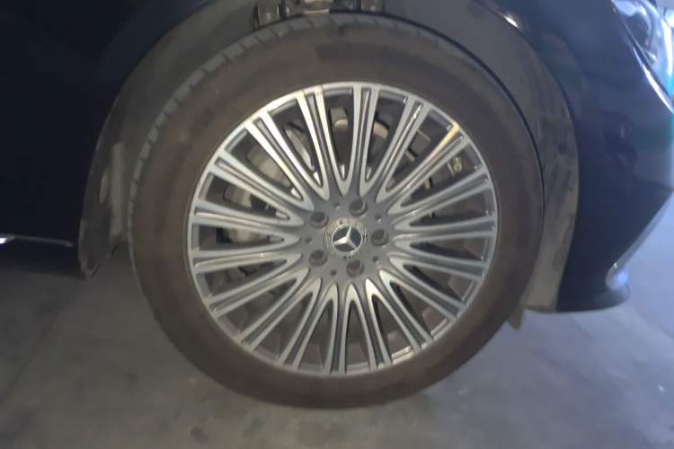 Used Mercedes-Benz E-Class 2023 E 300 L Luxury Model Right Front Wheel Hub