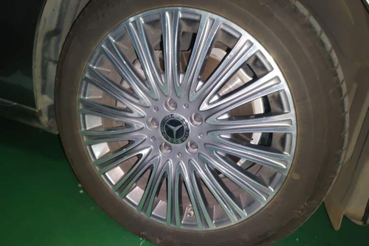 Used Mercedes-Benz E-Class 2023 E 300 L Luxury Model Right Front Wheel Hub
