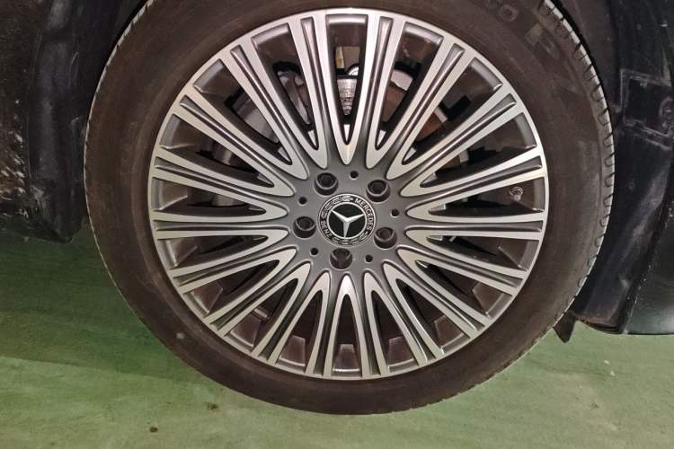 Used Mercedes-Benz E-Class 2023 Updated E 300 L Fashion Edition Right Front Wheel Hub