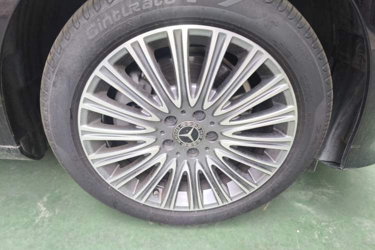 Used Mercedes-Benz E-Class 2023 Updated E 300 L Fashion Edition Right Front Wheel Hub
