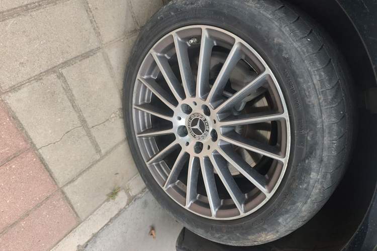 Used Mercedes-Benz E-Class 2023 E 260 L Right Front Wheel Hub