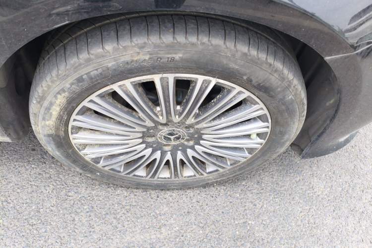 Used Mercedes-Benz E-Class 2023 Updated E 300 L Fashion Edition Right Front Wheel Hub