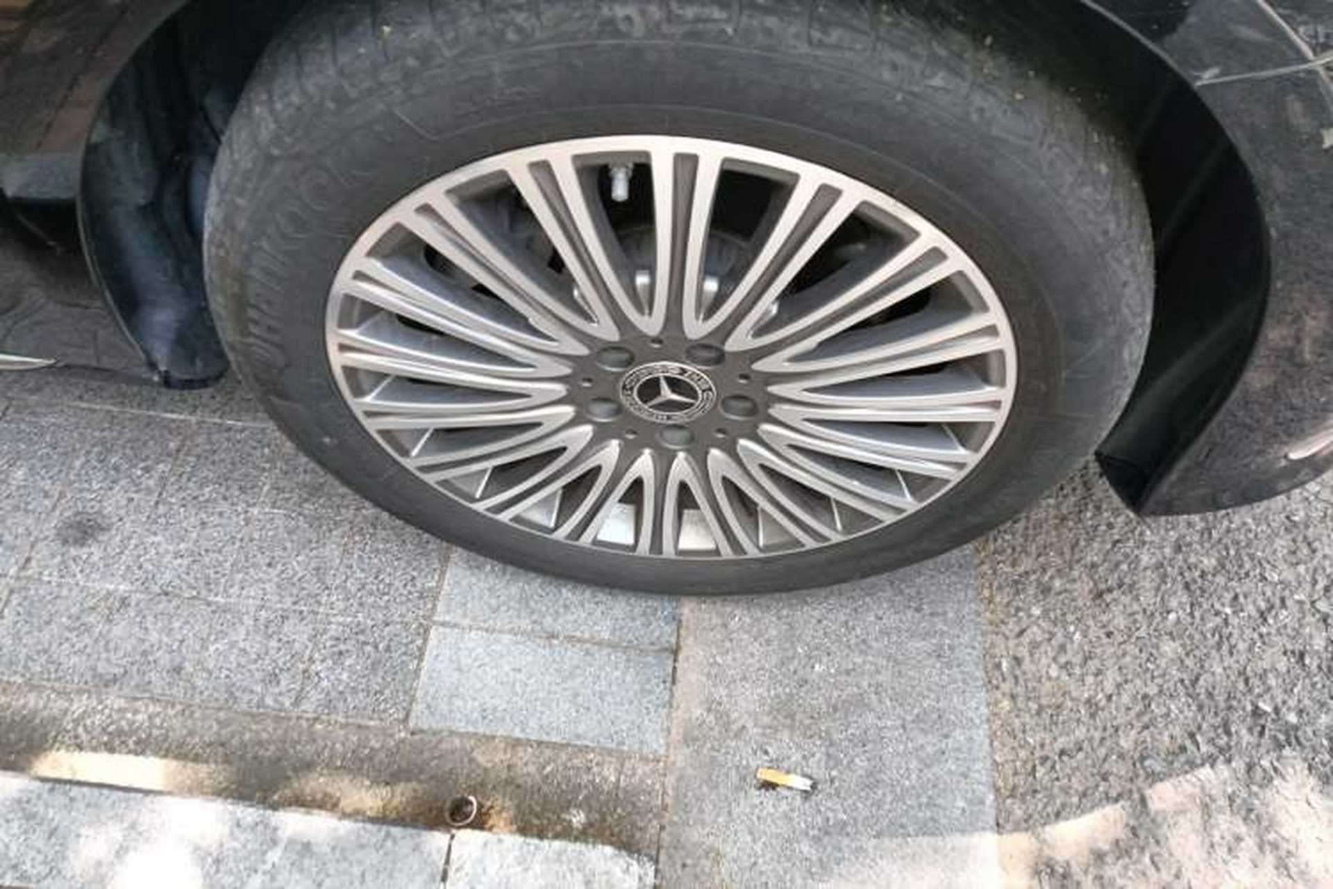 Used Mercedes-Benz E-Class 2023 Updated E 300 L Luxury Edition Right Front Wheel Hub