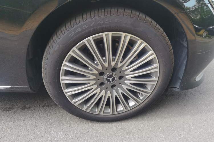 Used Mercedes-Benz E-Class 2023 Restyled E 300 L Sporty and Stylish Edition Right Front Wheel Hub