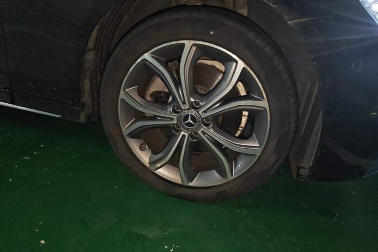 Used Mercedes-Benz E-Class 2023 E 300 L Sporty and Stylish Model Right Front Wheel Hub