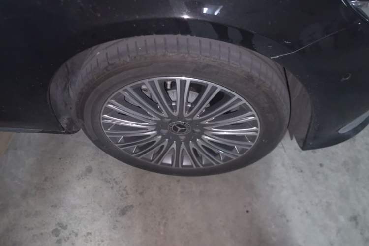 Used Mercedes-Benz E-Class 2023 Updated E 300 L Luxury Edition Right Front Wheel Hub