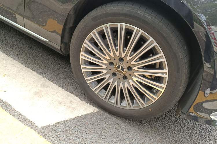 Used Mercedes-Benz E-Class 2023 Updated E 300 L Fashion Edition Right Front Wheel Hub