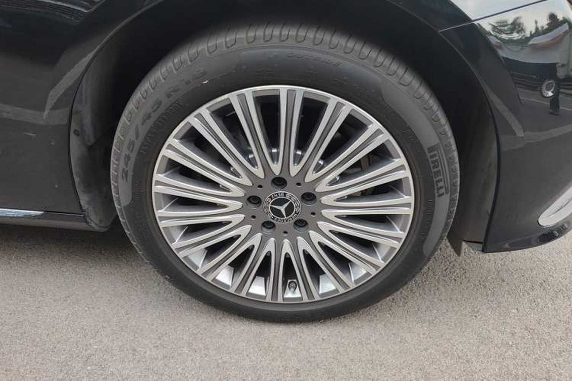 Used Mercedes-Benz E-Class 2023 Updated E 300 L Fashion Edition Right Front Wheel Hub