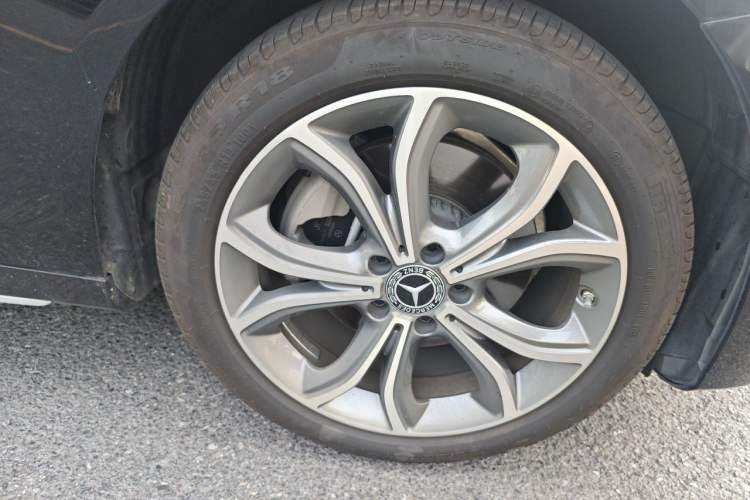 Used Mercedes-Benz E-Class 2023 E 300 L Sport Luxury Edition Right Front Wheel Hub