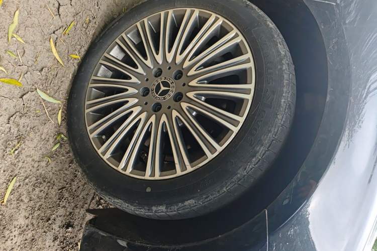 Used Mercedes-Benz E-Class 2023 Updated E 300 L Fashion Edition Right Front Wheel Hub