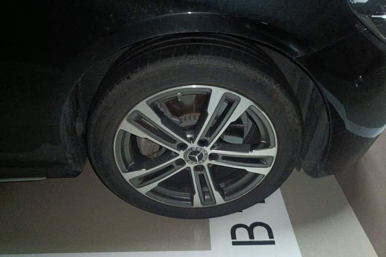 Used Mercedes-Benz E-Class 2023 E 260 L Sport Edition Right Front Wheel Hub