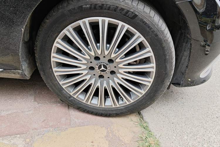 Used Mercedes-Benz E-Class 2023 Updated E 300 L Luxury Edition Right Front Wheel Hub