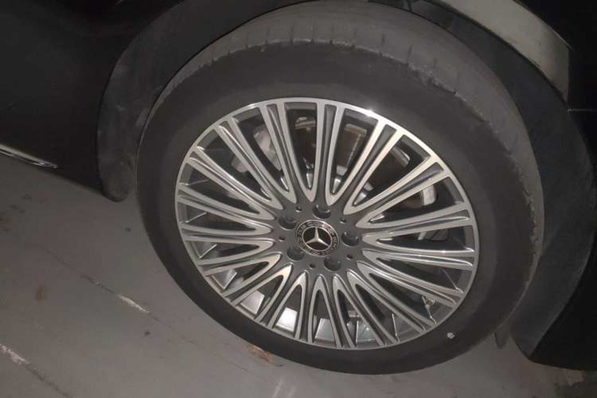 Used Mercedes-Benz E-Class 2023 Updated E 300 L Luxury Edition Right Front Wheel Hub