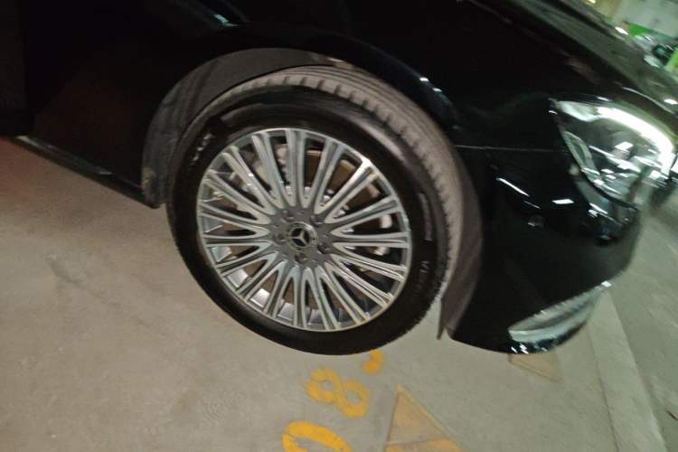 Used Mercedes-Benz E-Class 2023 Updated E 300 L Fashion Edition Right Front Wheel Hub