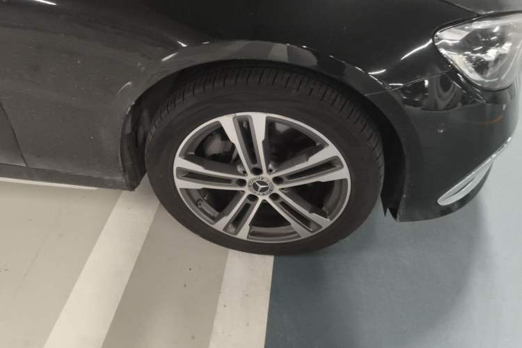 Used Mercedes-Benz E-Class 2023 E 260 L Sport Edition Right Front Wheel Hub