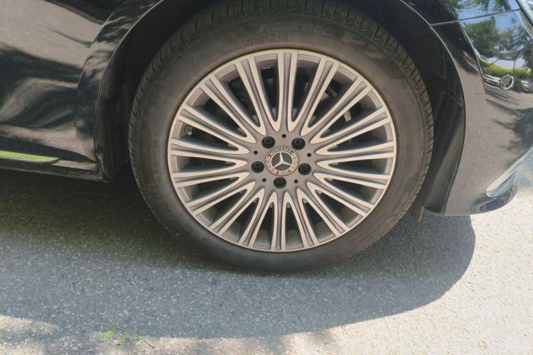 Used Mercedes-Benz E-Class 2023 E 300 L Stylish Model Right Front Wheel Hub
